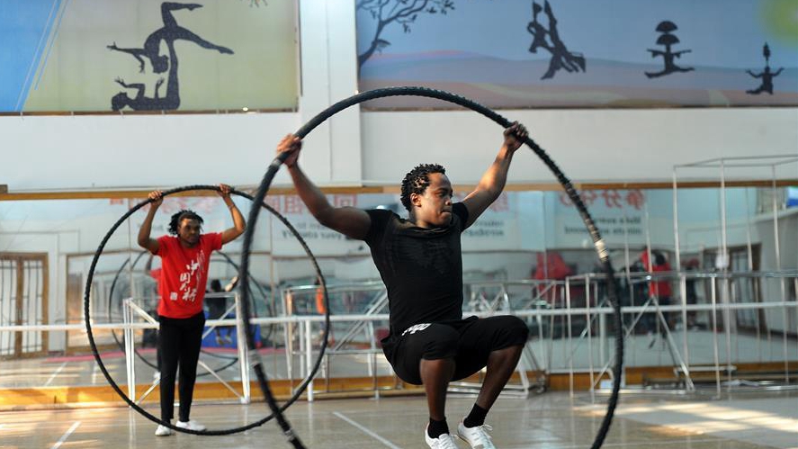 河北吳橋:留學生“雜技之鄉”冬練忙