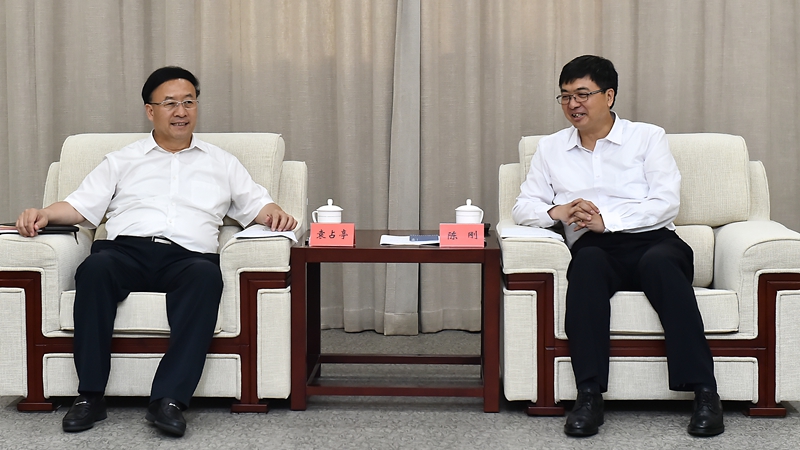 蘭州大學黨委書記袁占亭、校長嚴純華一行到雄安新區考察