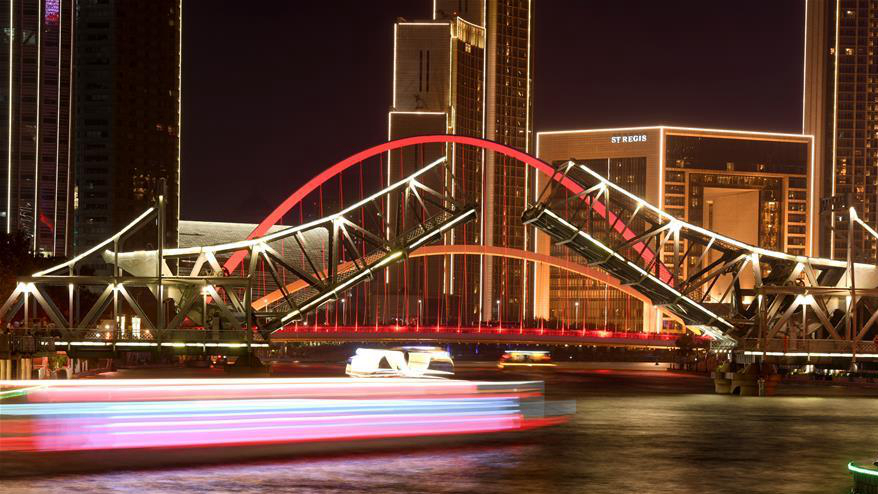 天津:燈光秀慶佳節