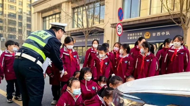 這節(jié)課堂超有趣！雄安公安深入校園開(kāi)展法治宣傳活動(dòng)
